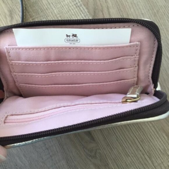 Coach Signature Brown Jacquard Wristlet with Yellow Floral Accent EUC - Picture 4 of 9